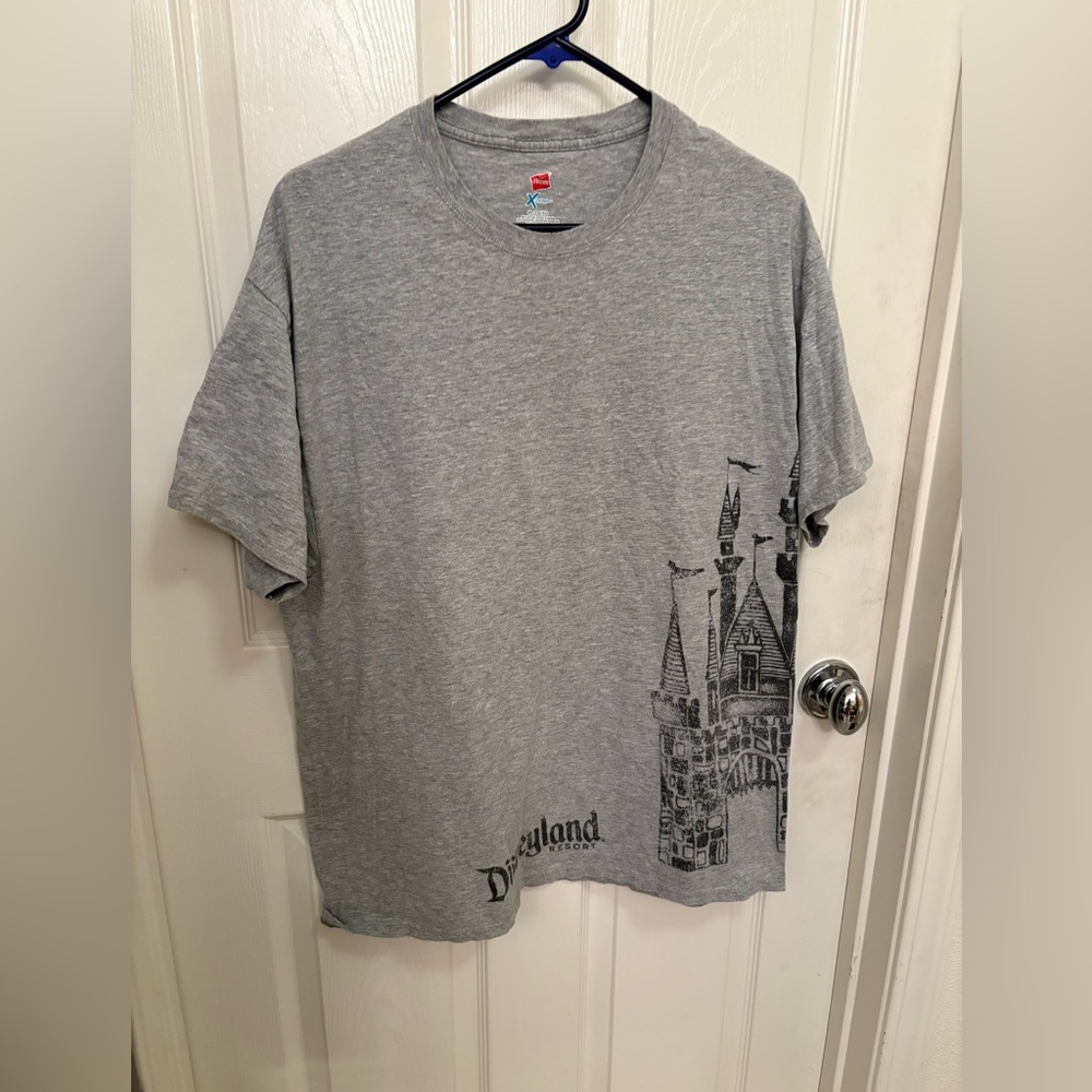 Disneyland Light Gray Black Men's Short Sleeve Graphic Castle Tee Size X Large